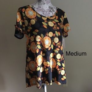 Medium LuLaRoe Classic T